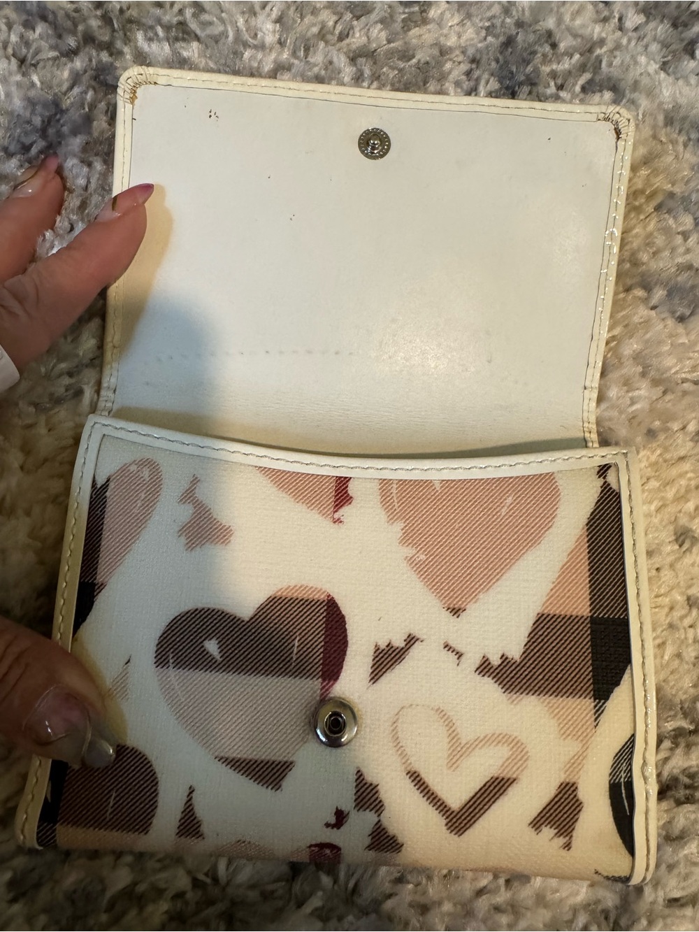 Burberry Women’s Heart Print Cream Wallet - Picture 2 of 6